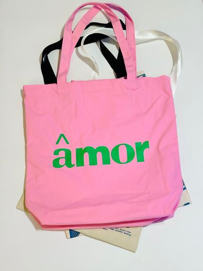 Tote Bag Amor in Pink mit grüner Typografie. Statement für Liebe und Leichtigkeit