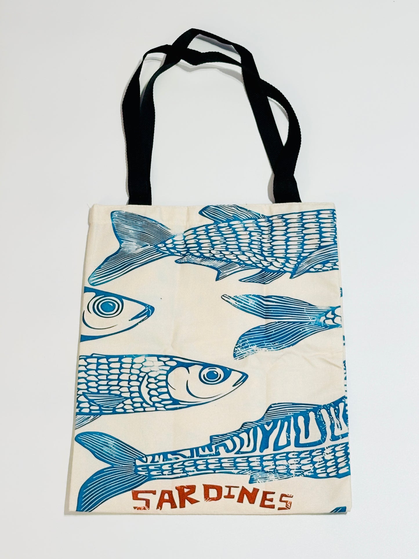 SARDINEN Tote Bag mit maritimen Fischmotiven. Stilvolles Statement im COASTAL Stil