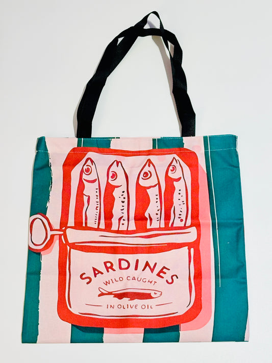 Sardinen Tote Bag mit Retro-Dosenmotiv und mediterranem Flair