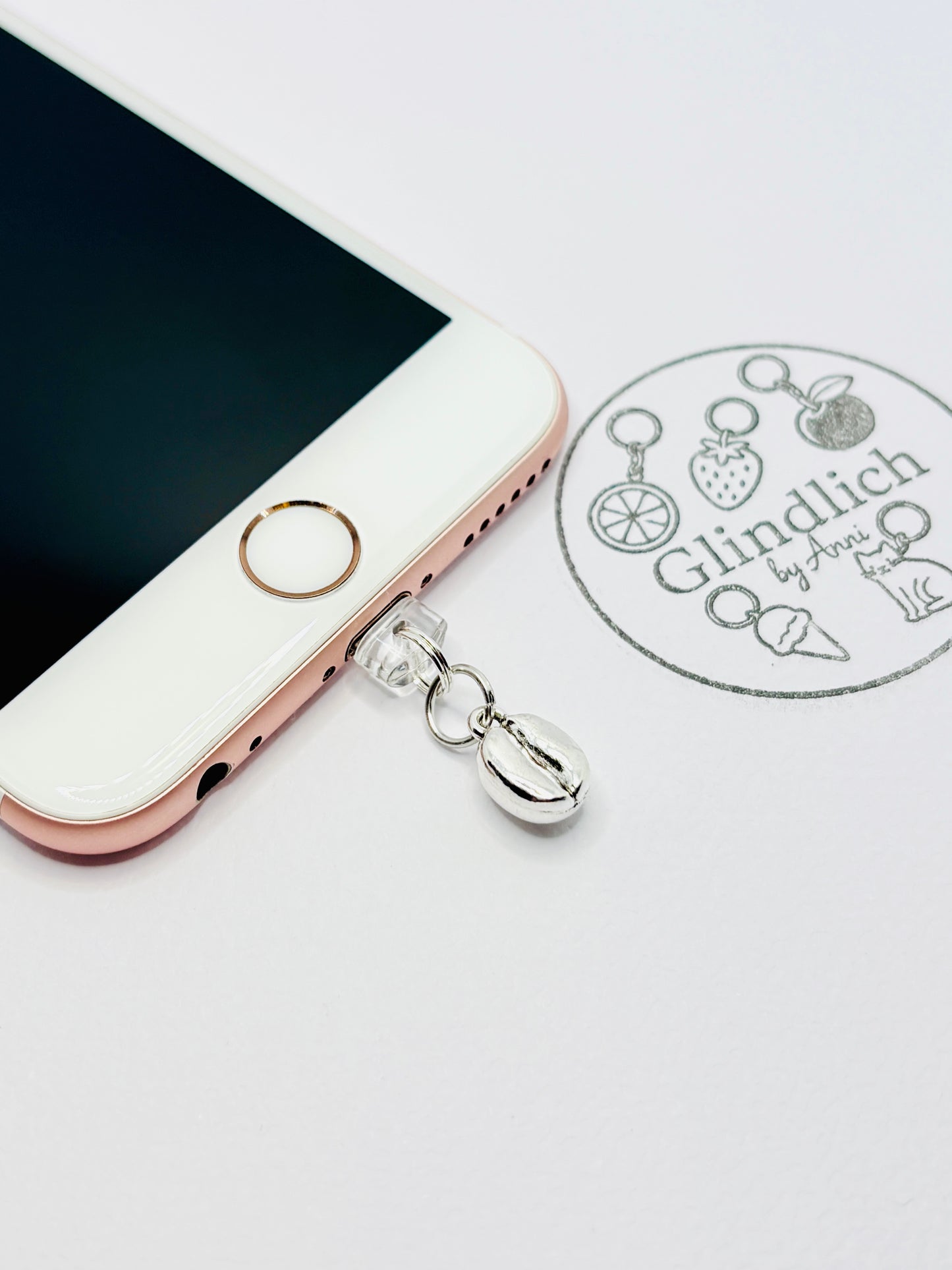 Kaffeebohne Mini Charm in Silber. Minimalistisches Coffee-Statement für dein Smartphone