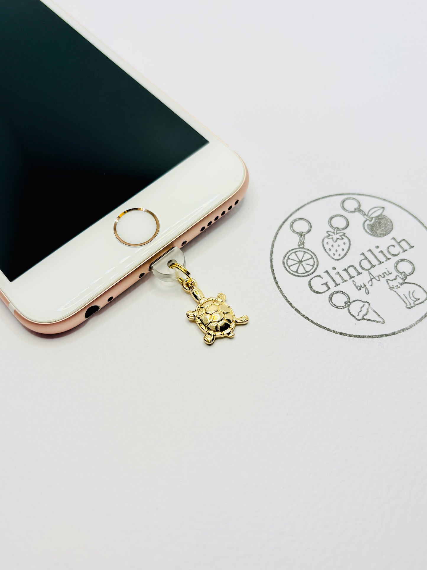 Schildkröten Mini Charm in Gold. Charm Anhänger für Ruhe, Beständigkeit und Meeresliebe