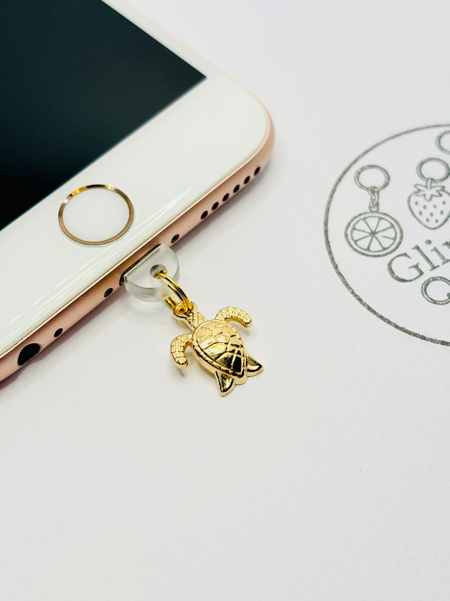 Schildkröten Mini Charm in Gold. Charm Anhänger für Ruhe, Beständigkeit und Meeresliebe