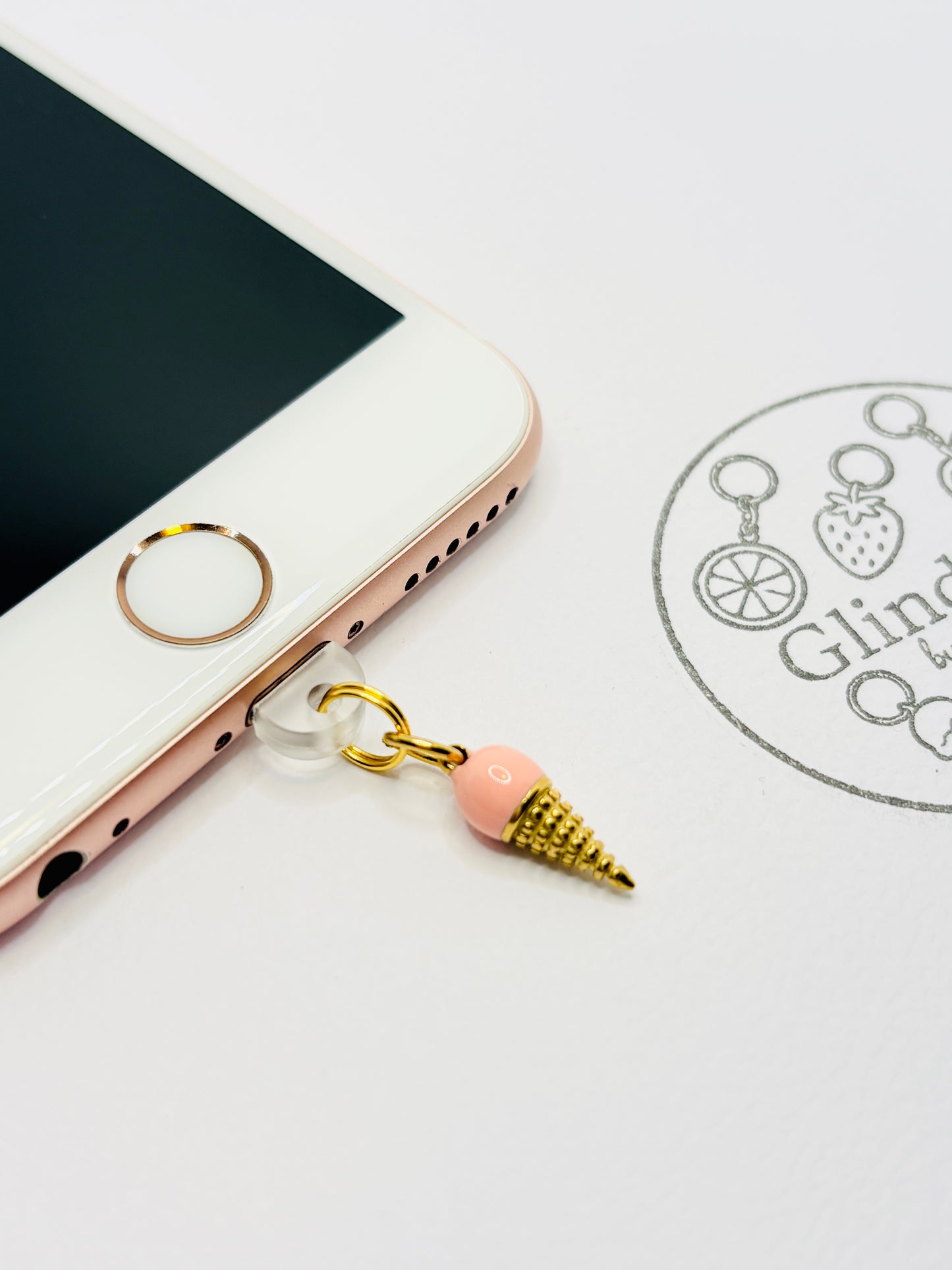 Eiscreme Charm im Waffelhörnchen Design. Charm Anhänger für Sommermomente