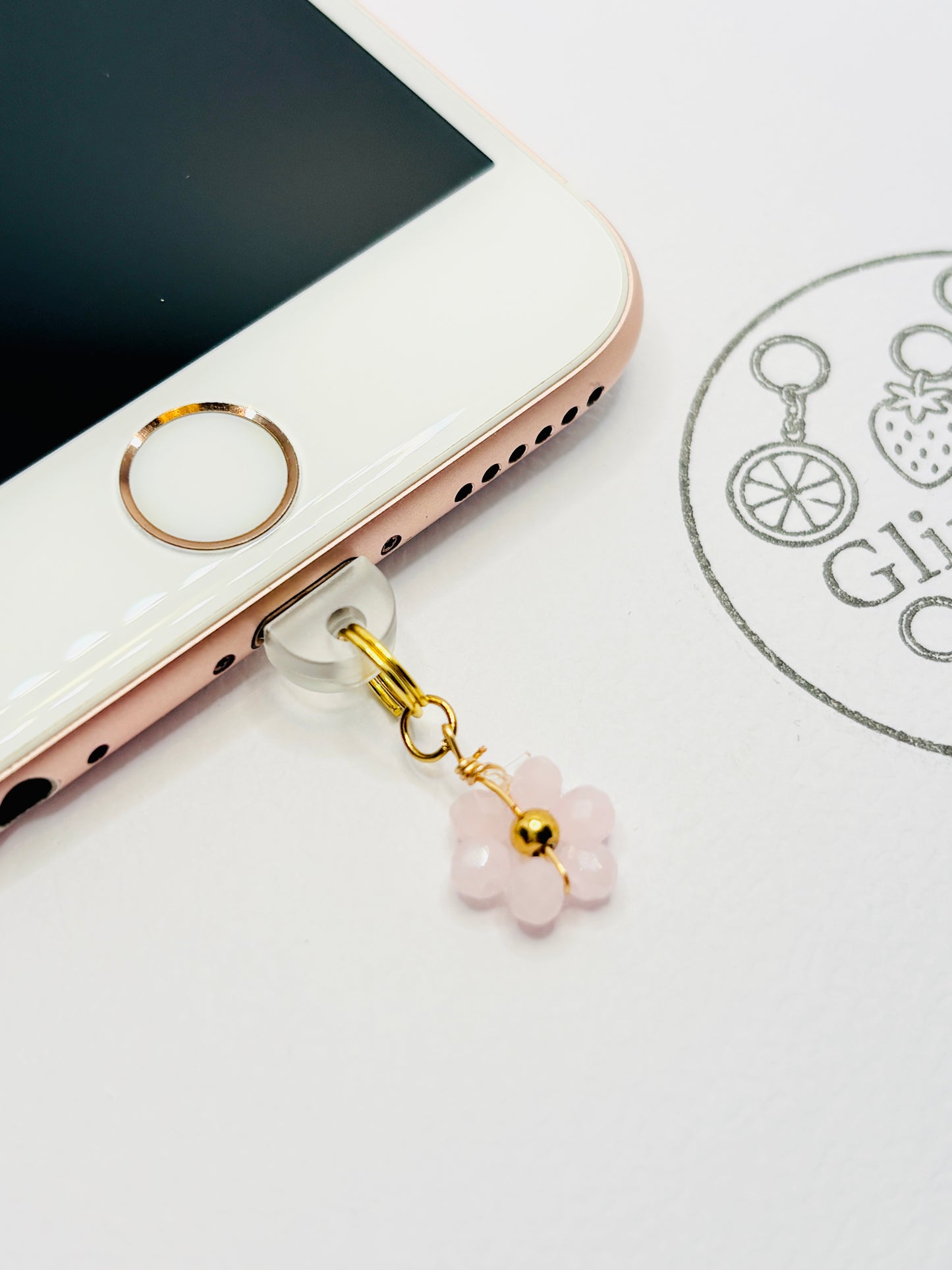 Rosa Blumen Charm mit zarter Blüte. Charm Anhänger für Frühlingsmomente