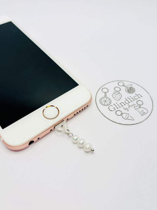 Perlen Charm mit drei Perlen. Minimalistischer Charm Anhänger für elegante Stilmomente