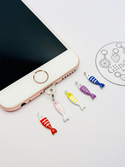 Bunter Fisch Charm im verspielten Design. Charm Anhänger für GLINDLICH Sommer und Ozean Vibes