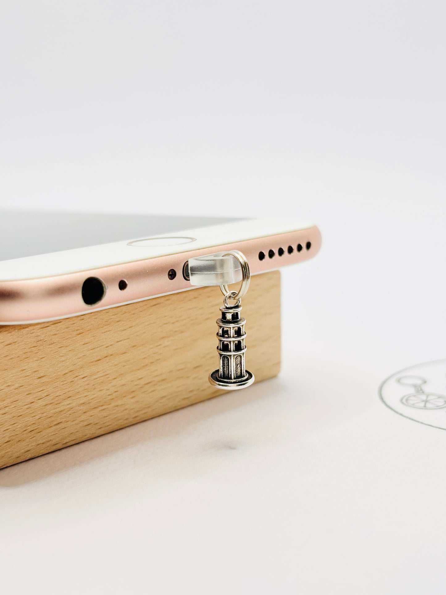 Turm Charm als Architektur Symbol. Charm Anhänger für Reise, Städte und Entdeckergeist