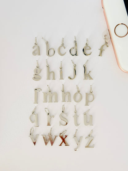 Buchstaben Handy Charm. Dein persönliches Statement fürs Smartphone.