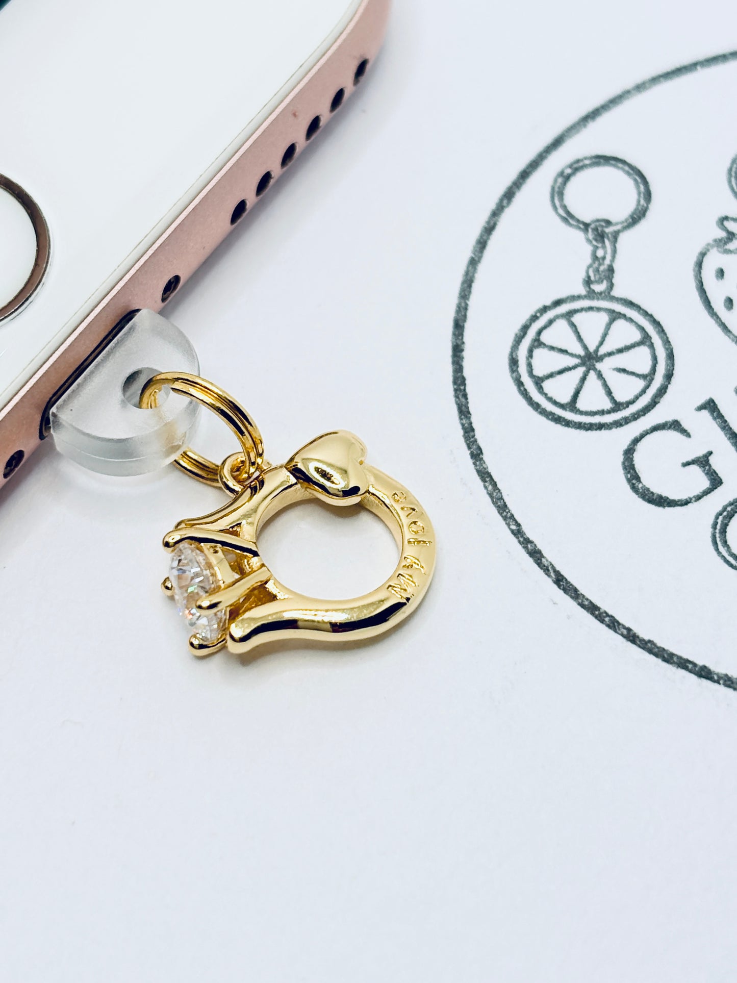 Sparkle Ring Gold Handy Charm. Funkelnde Eleganz fürs Smartphone.