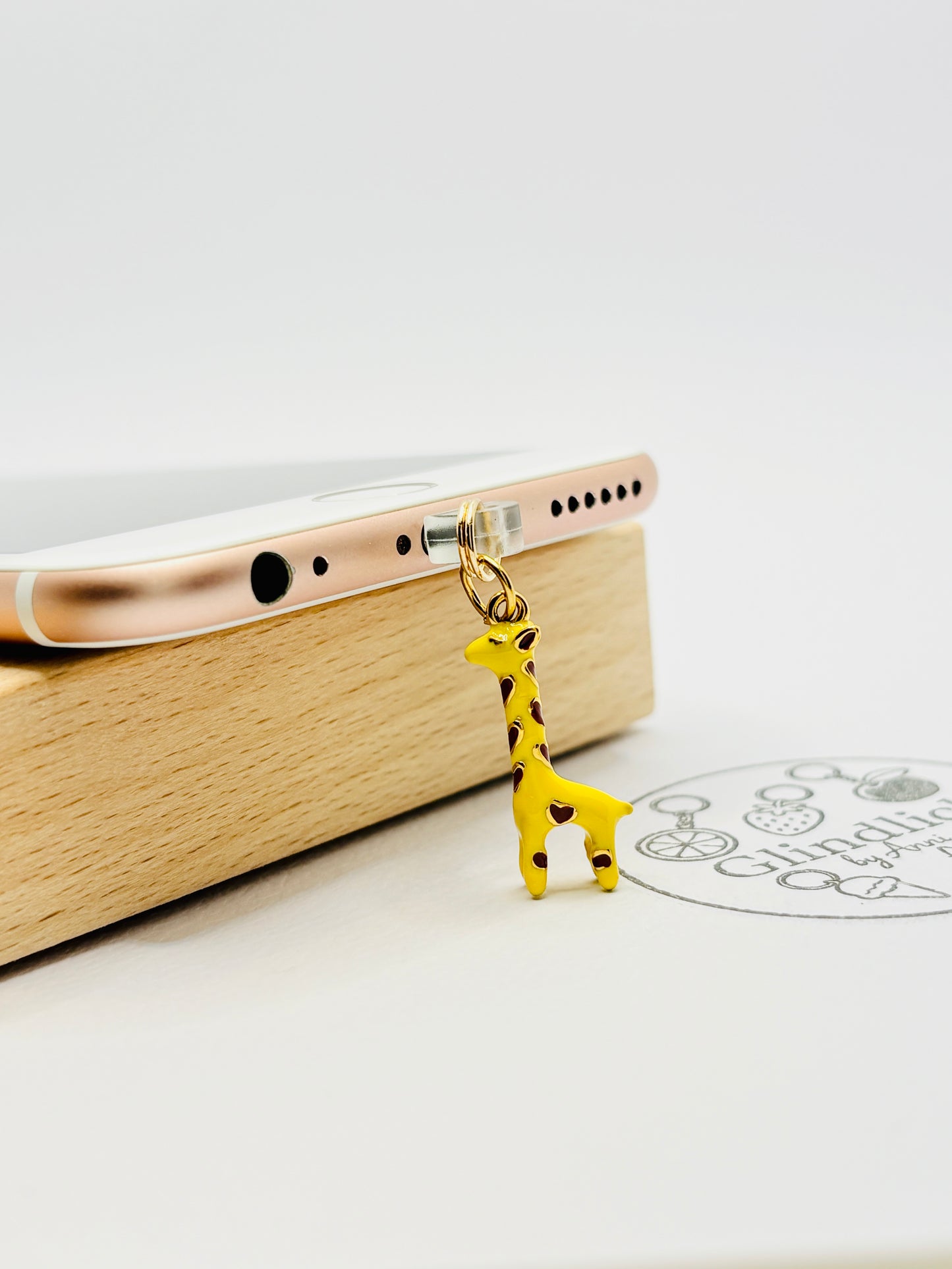 Giraffe Handy Charm. Neugier und Individualität fürs Smartphone.