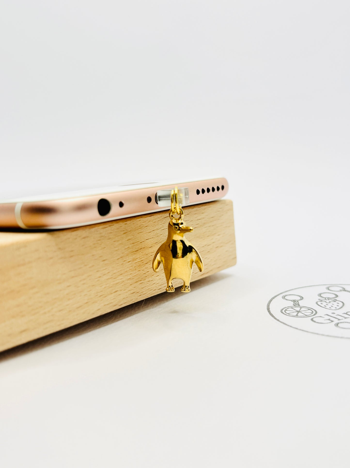 Pinguin Handy Charm. Treuer Begleiter mit Lächeln-Garantie.