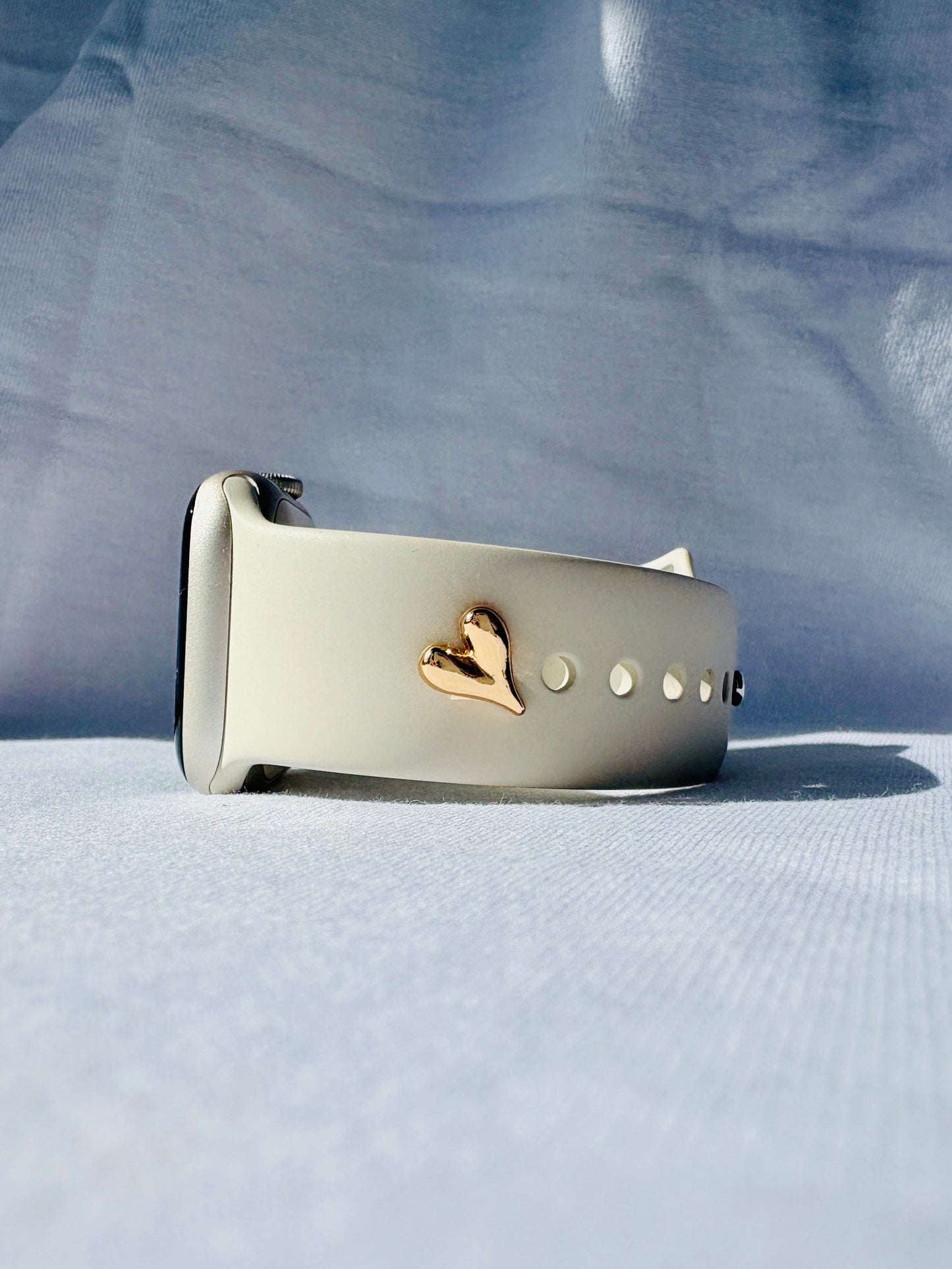 Herz Watch Charm. Stille Eleganz fürs Handgelenk.