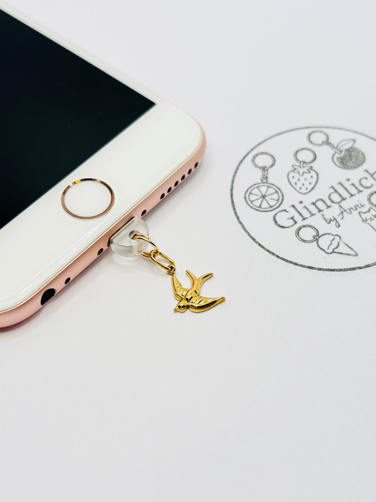 Schwalbe Handy Charm. Freiheit und Hoffnung fürs Smartphone.
