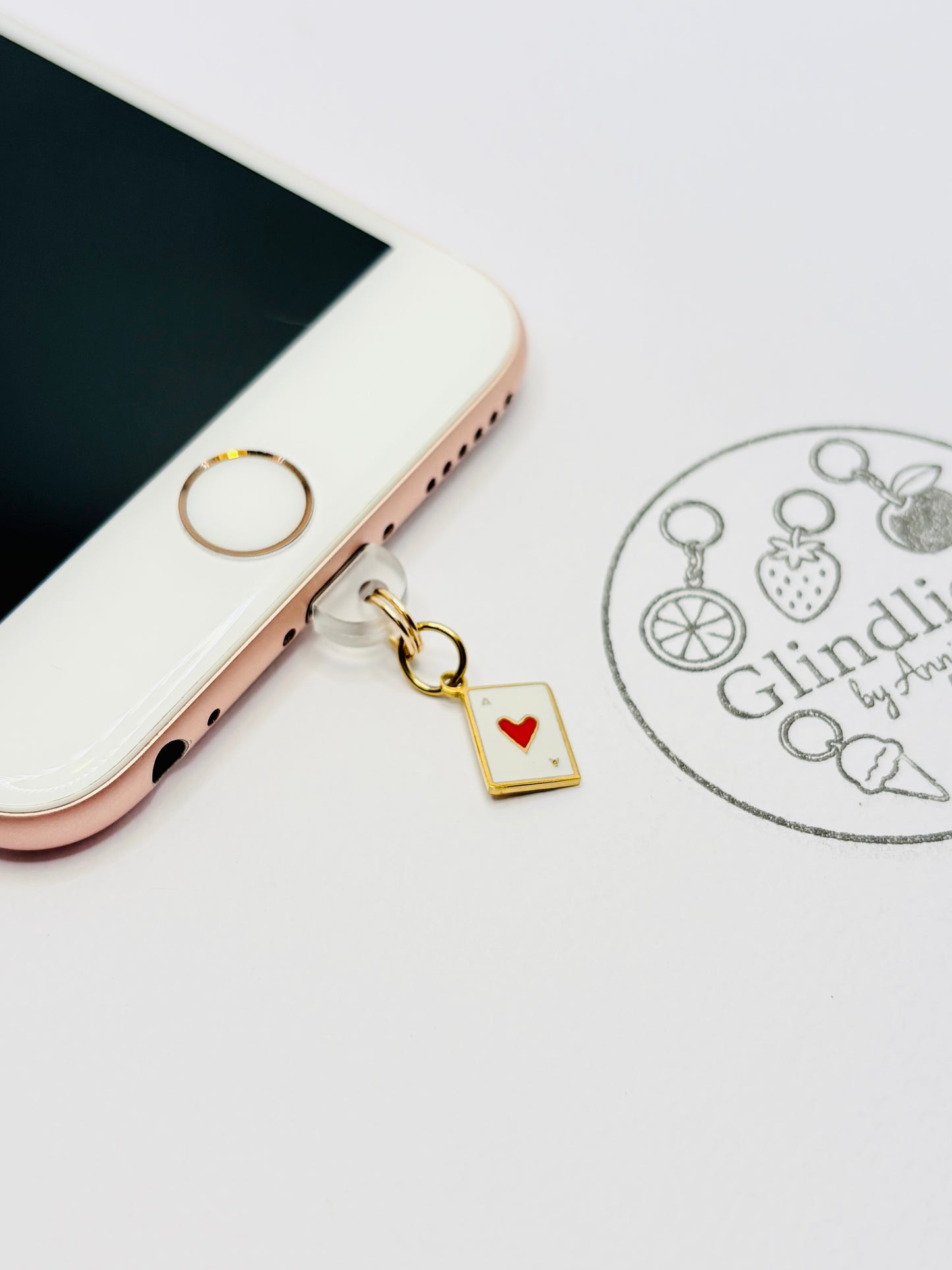 Herz Ass Karte Handy Charm. Symbol für Glück und Mut.