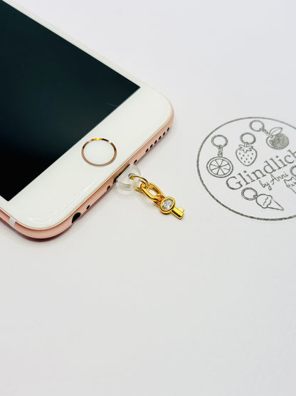 Schlüssel Handy Charm. Symbol für Vertrauen und Verbindung.