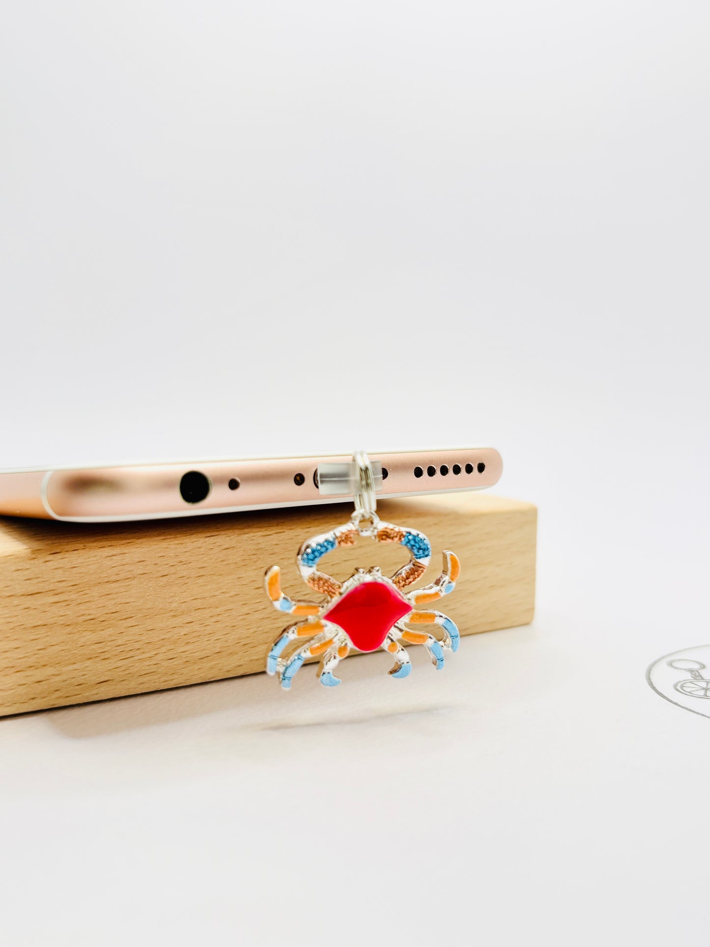 Krabbe Mini Charm. Für alle, die das Meer in sich tragen.