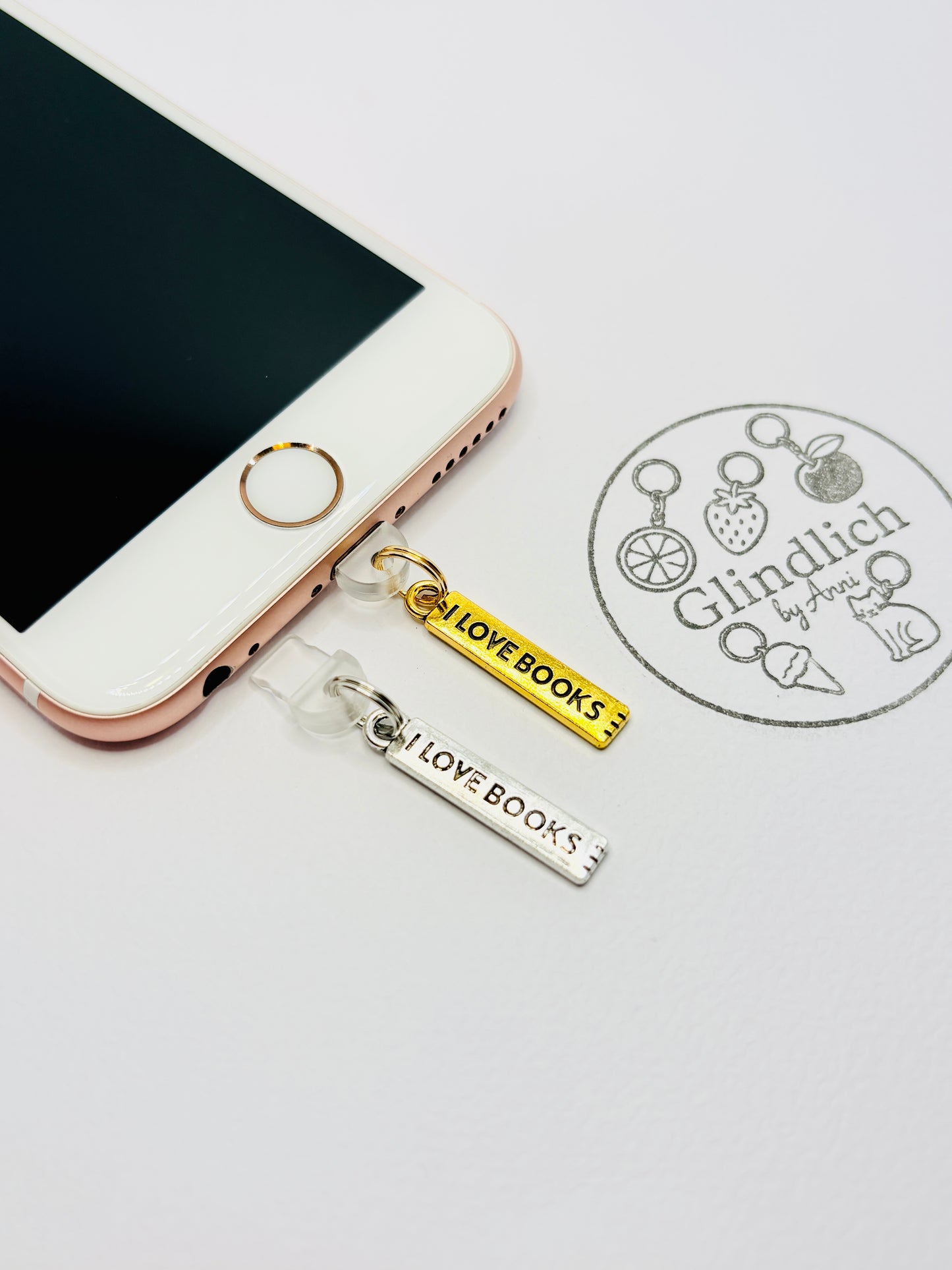 Booklovers Mini Charm. Für alle, die Bücher mehr lieben als alles andere.