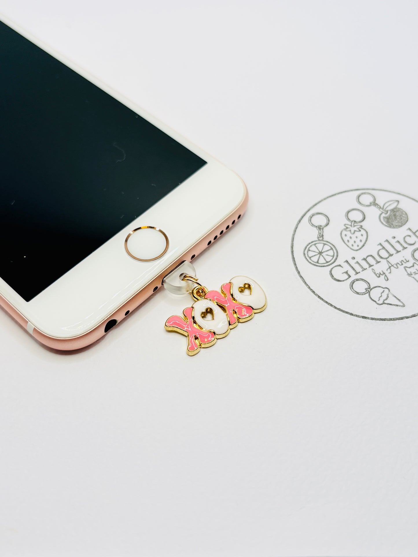 XOXO Mini Charm. Für alle, die Liebe sichtbar machen.