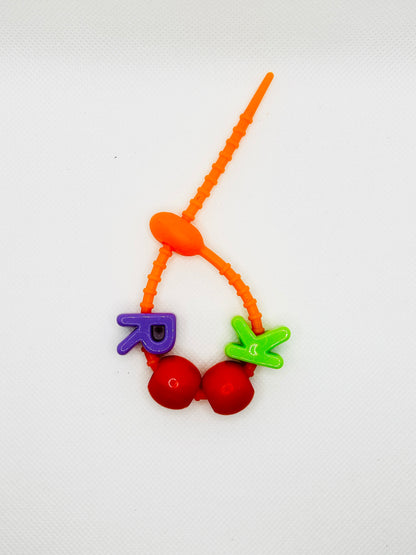 Acryl Buchstaben mit Silikonband. Bunt schrill