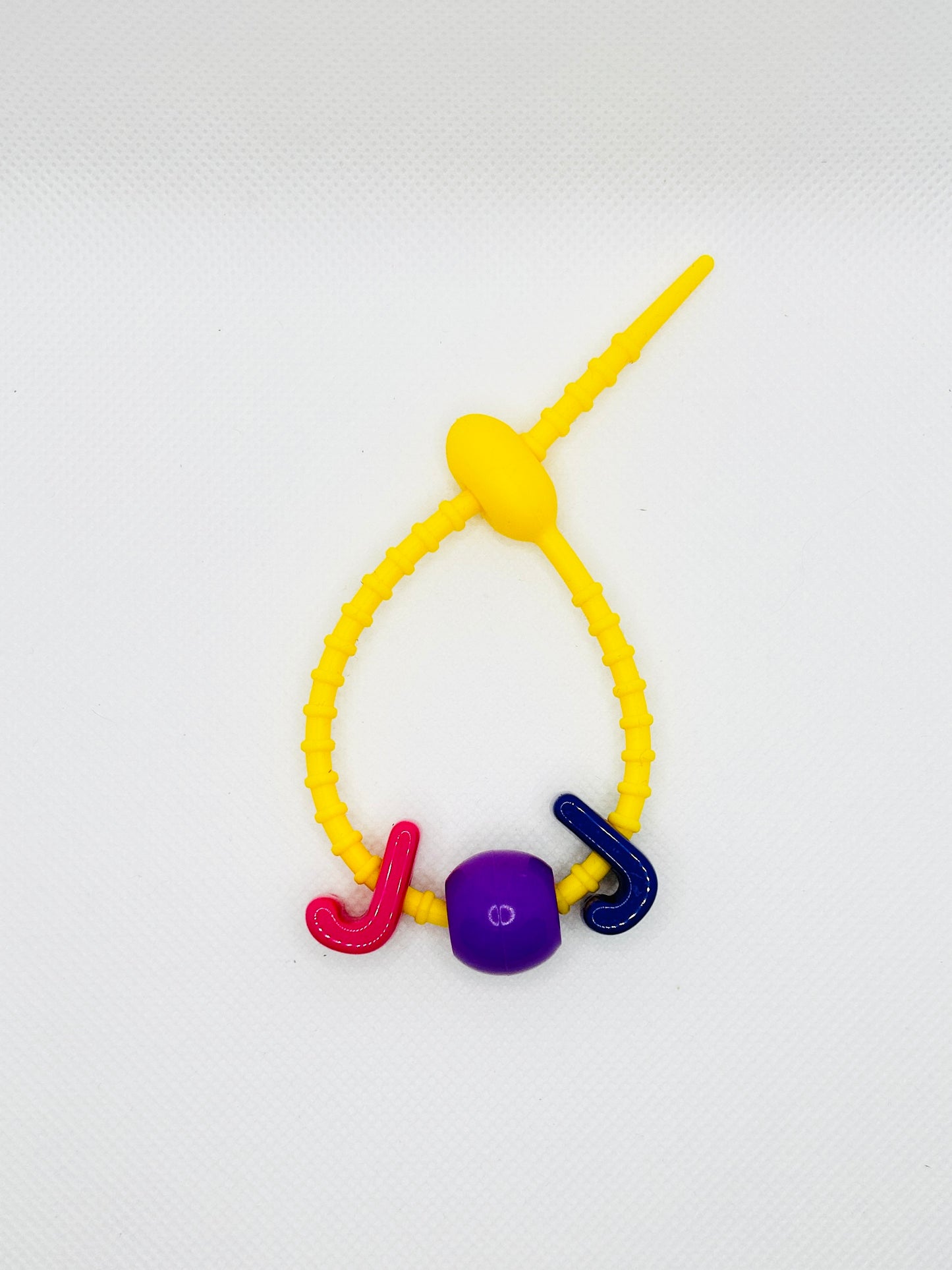 Acryl Buchstaben mit Silikonband. Bunt schrill