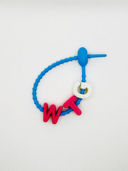 Acryl Buchstaben mit Silikonband. Bunt schrill