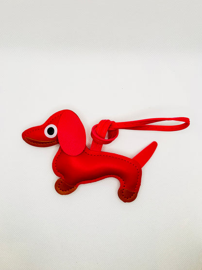 Dackel Taschenanhänger Kunstleder. Verspielter Hundecharm für Tasche, Schlüssel oder Auto