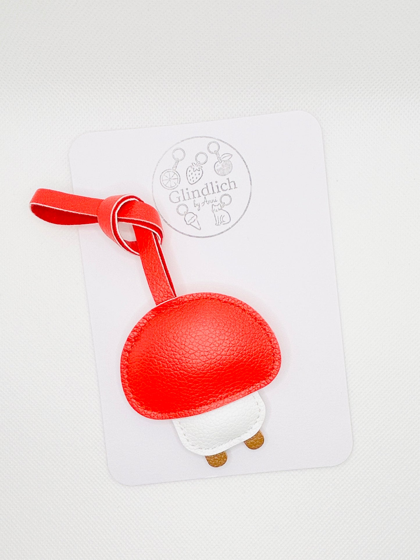 Roter Pilz Schlüsselanhänger. Taschenanhänger Kunstleder Optik. Verspieltes Geschenk Damen. Deko für Handtasche Rucksack Schlüssel