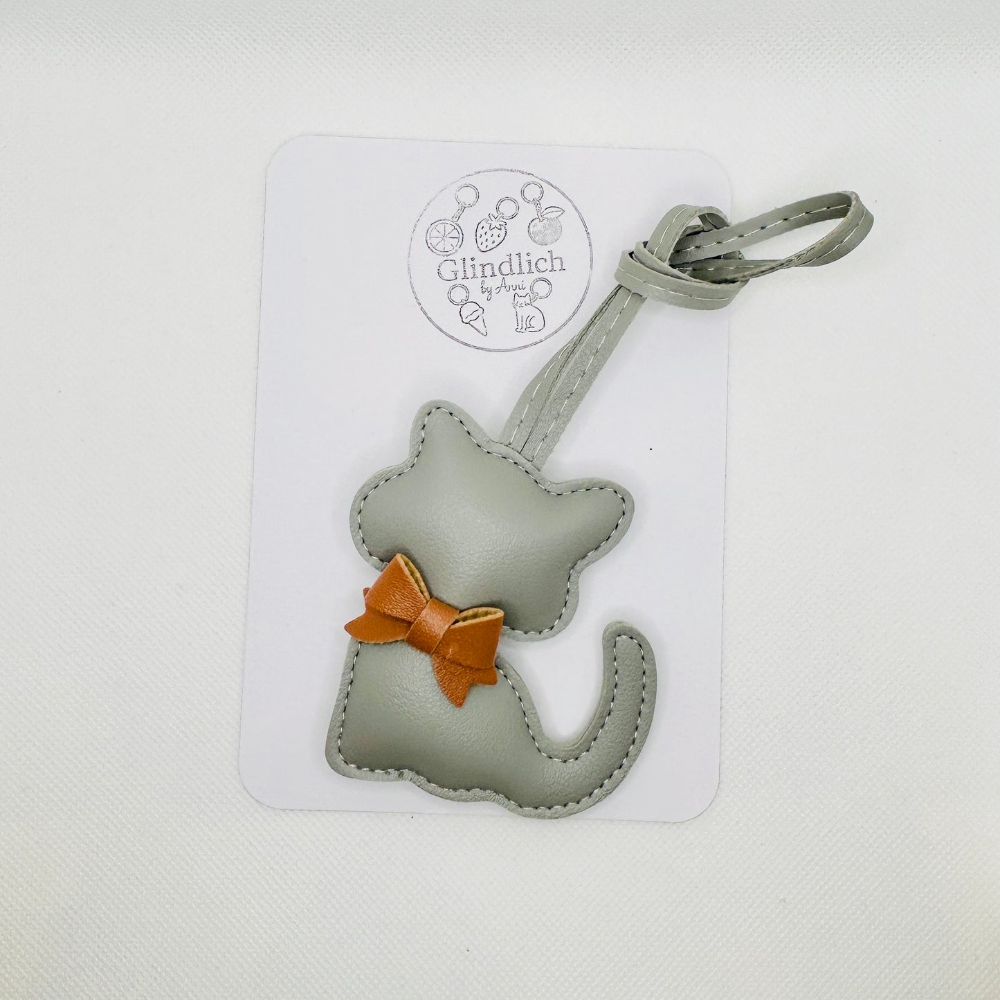 Süßer Katzen Taschenanhänger. Als Geschenk für sie. Kawaii Stil. Fröhlich und niedlich. Bag Charm.