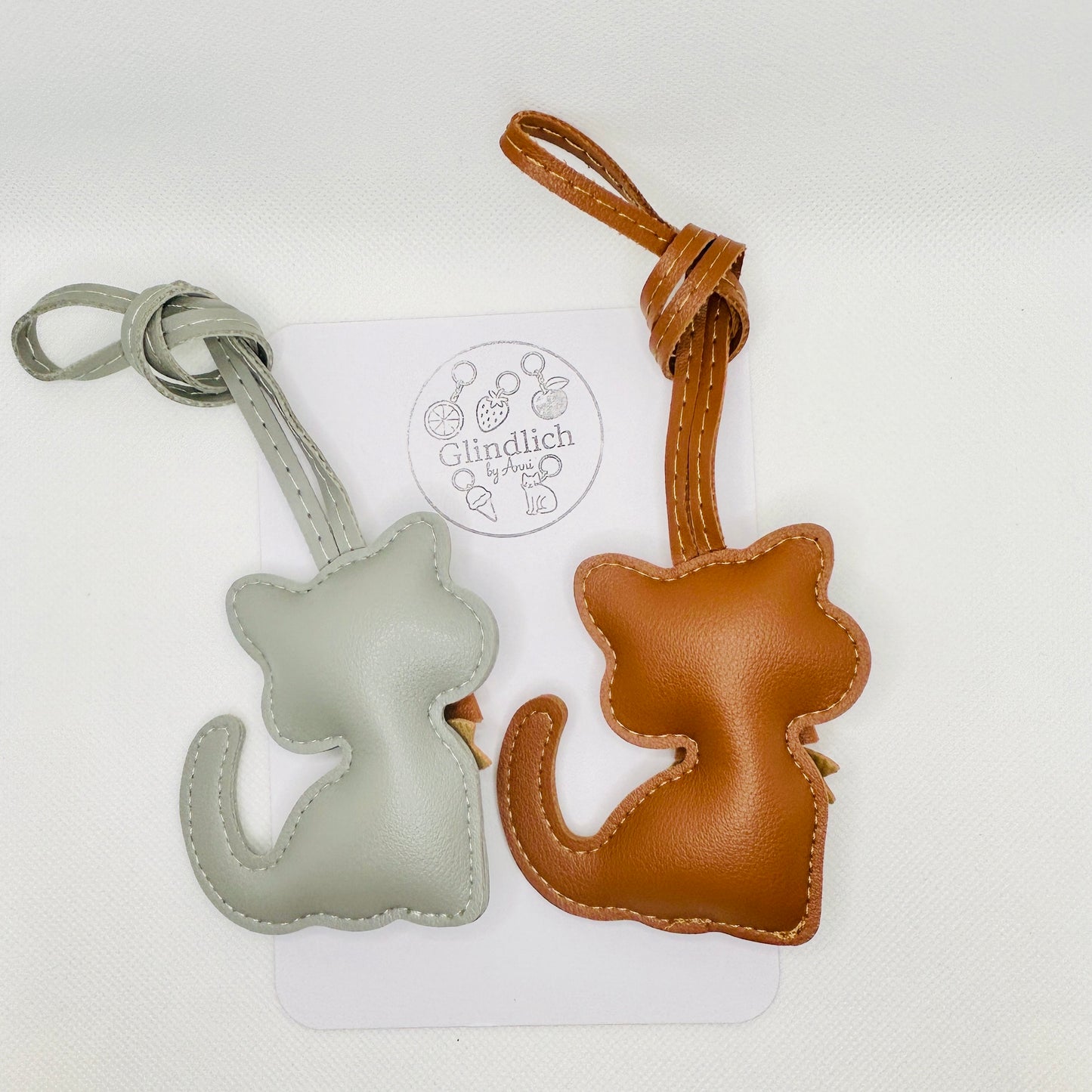 Süßer Katzen Taschenanhänger. Als Geschenk für sie. Kawaii Stil. Fröhlich und niedlich. Bag Charm.