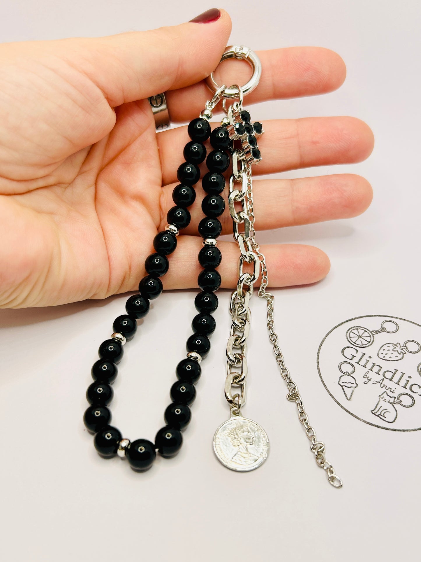 Kettentaschenanhänger in Silber mit Perlen und Charms für Tasche und Rucksack