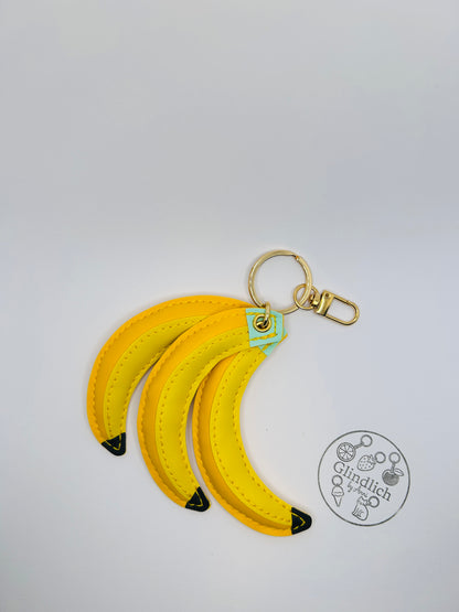 Bananen  als Taschenanhänger. Geschenk für Bananen Fans. Kunstleder in Gelb für Tasche und Rucksack.