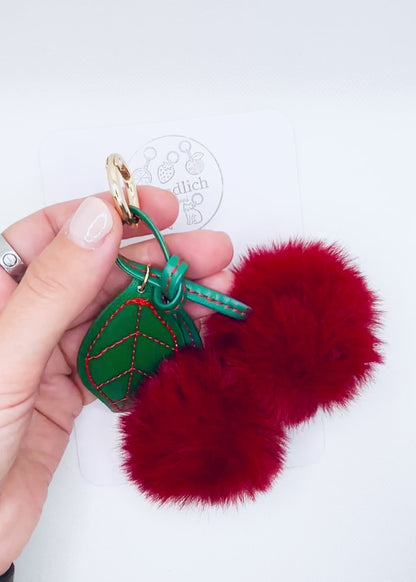 Kirsch Schlüsselanhänger flauschig Herbst Winter. Pompon Bag Charm rot. Geschenkidee Damen