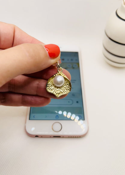 Handy Charm Gold mit Perle. Smartphone Anhänger Staubschutz Schmuck Accessoire