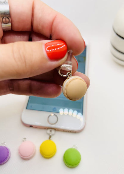 Macaron Handy Charm Bunt. Süßer Smartphone-Anhänger in Pastellfarben