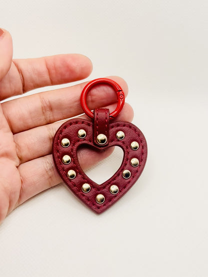 Roter Herz Schlüsselanhänger. Nieten Bag Charm. Modisches Taschen Zubehör