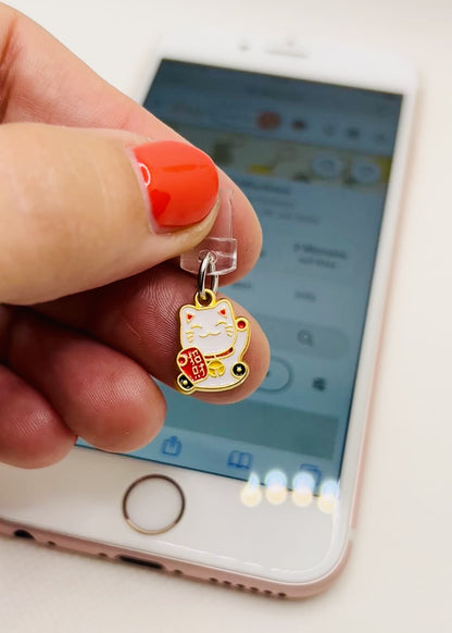 Handy Charm Glückskatze oder Glücksfisch. Japanisches Glücksbringer-Accessoire fürs Smartphone