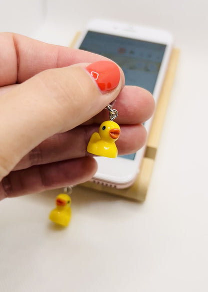 Quietscheente Handy Charm Gelb. Süßer Smartphone-Anhänger mit Stecker